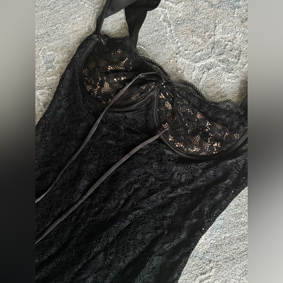 Miss Circle Veronica Black Lace Maxi Dress - Picture 4 of 6